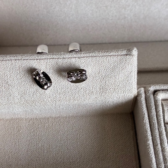 MICHAEL KORS Bracelet and Earrings Set. - Picture 16 of 16